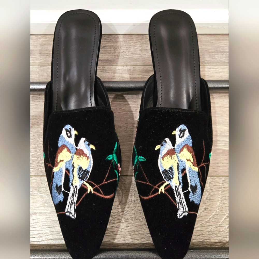 3/55$ - NWOT - Embroidered Bird Design Black Mules